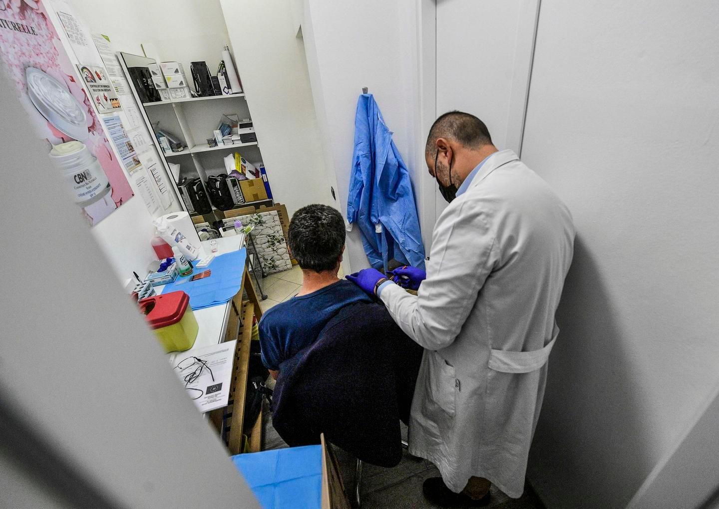 Coronavirus, in Sardegna ancora 260mila non vaccinati 