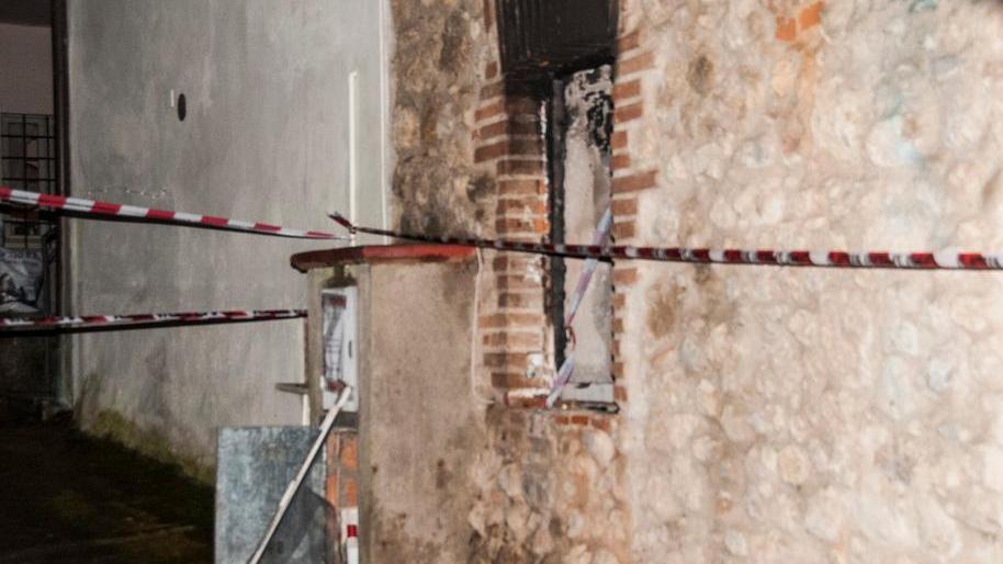 Camaiore, tenta di dare fuoco alla casa dell’ex fidanzata: preso
