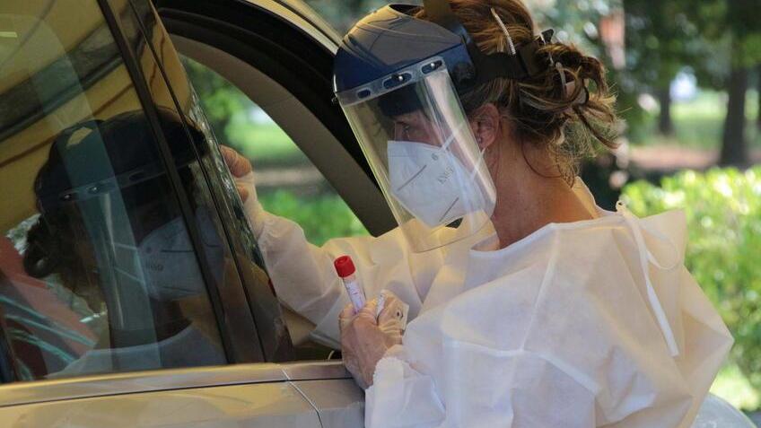 Risalgono i contagi in Versilia. E ora il tasso settimanale più alto è a Massarosa