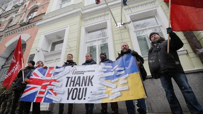 Ucraina: Londra ordina ritiro del suo personale dilomatico