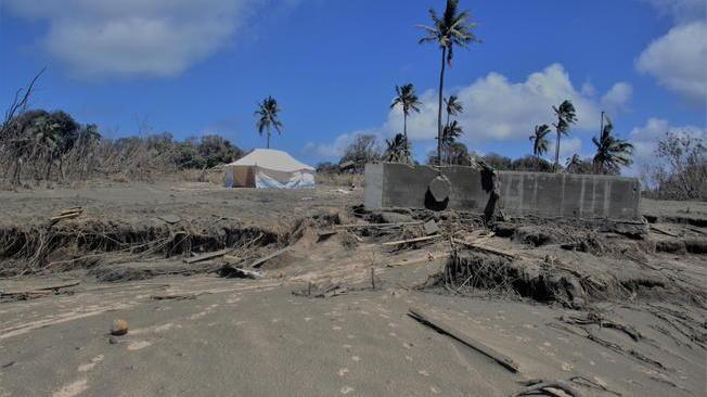 Tonga: l'84% della popolazione colpita da eruzione e tsunami