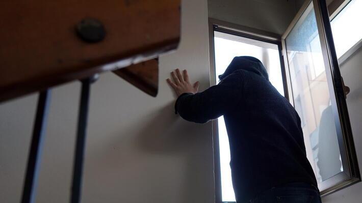 Un ladro in azione (foto di repertorio)