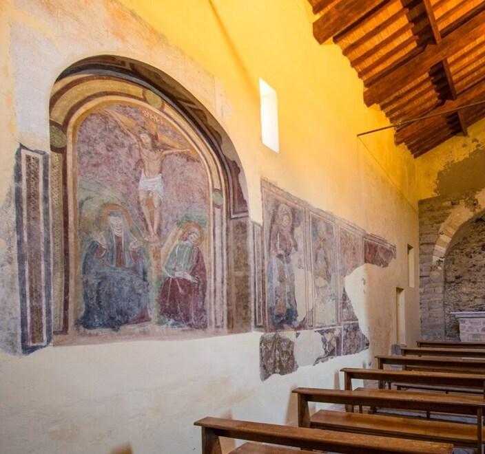 Alcuni degli affreschi nella chiesa di San Nicolò
