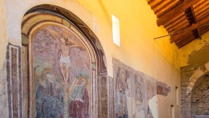 Alcuni degli affreschi nella chiesa di San Nicolò