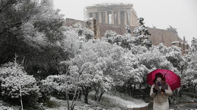 Forte ondata di gelo e neve in Grecia, Partenone imbiancato