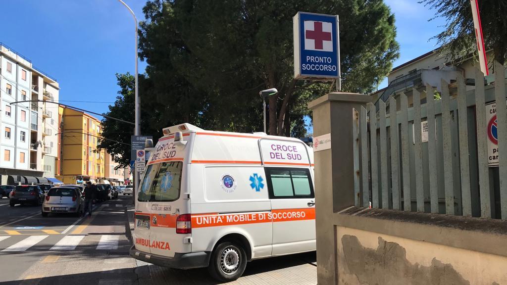 L'ingresso del pronto soccorso del Santissima Trinità di Cagliari