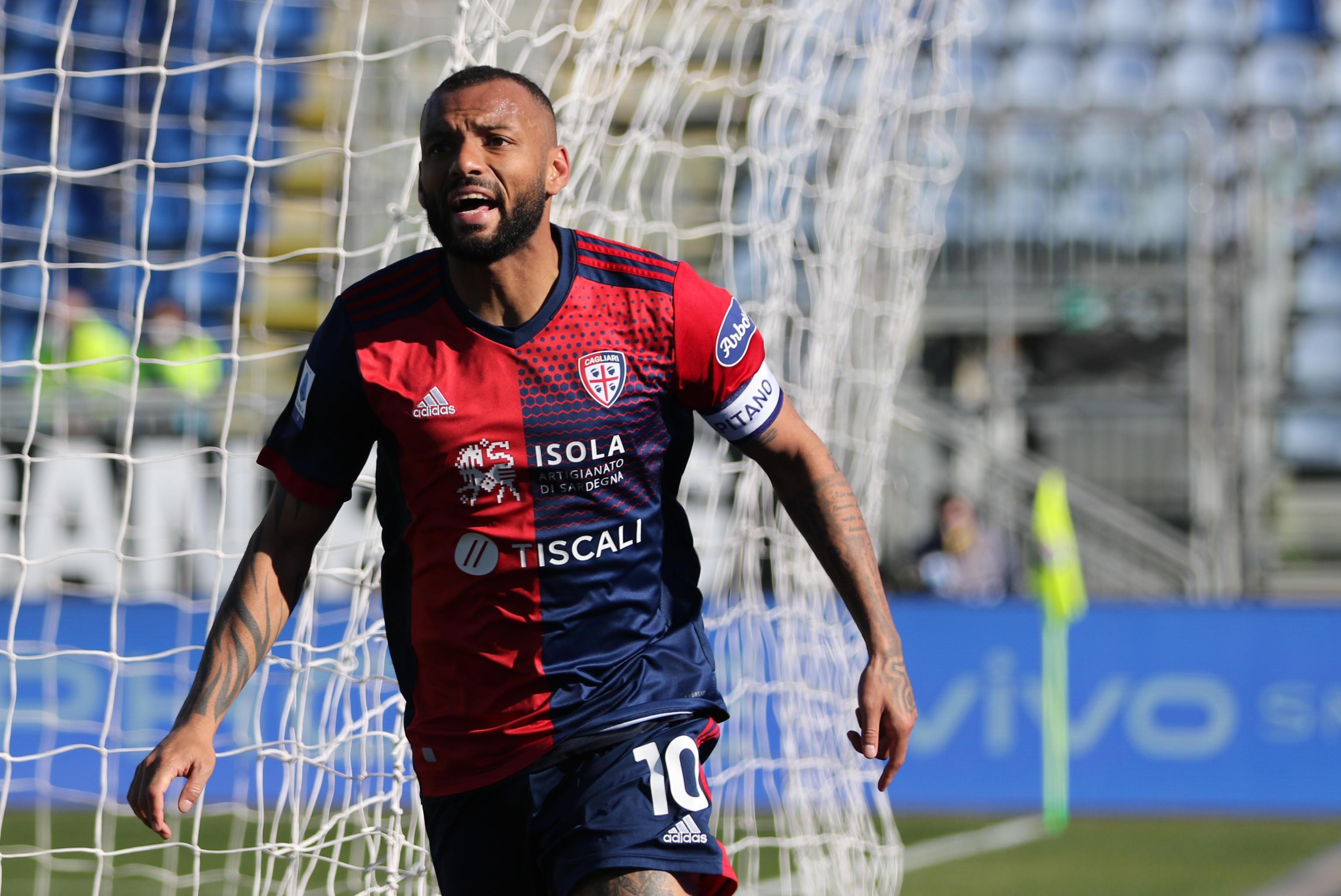Joao Pedro esulta dopo il gol contro la Fiorentina