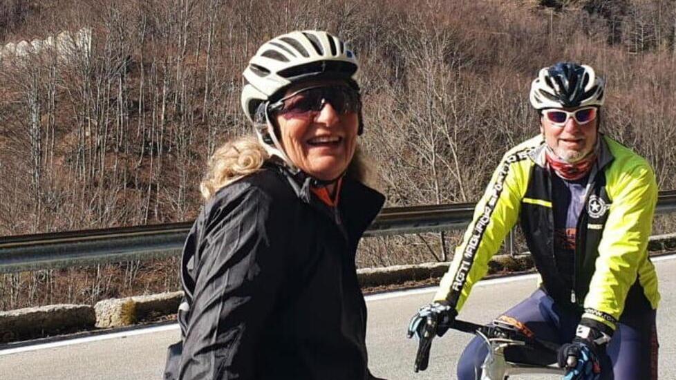 Ciclista finita in coma, individuato il proprietario dell’auto in fuga dopo l’urto