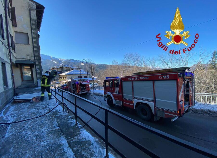 Fiamme e paura in un appartamento nel centro di Abetone