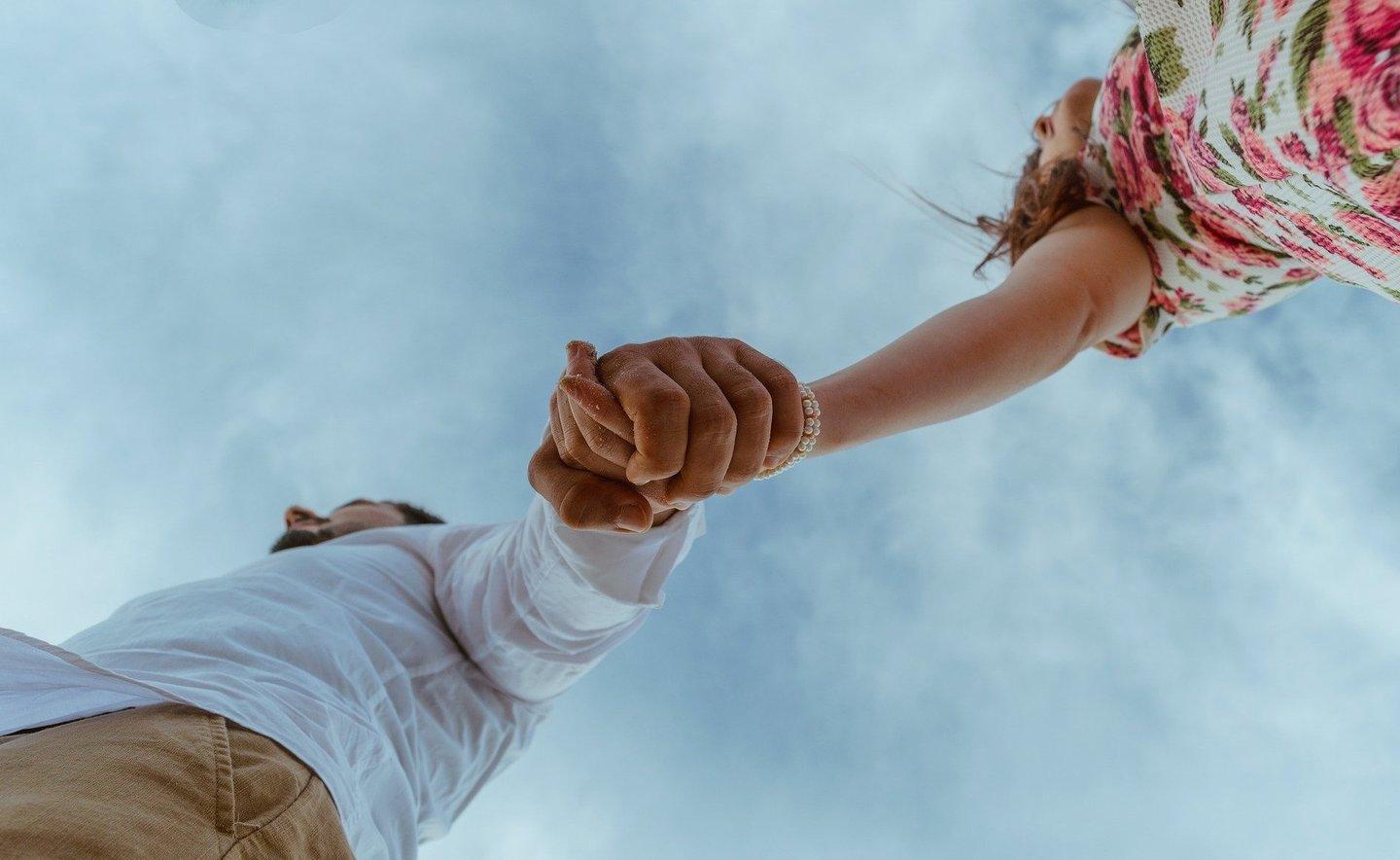 Madri, figli e fratelli spariti: la ricerca si fa sui social 