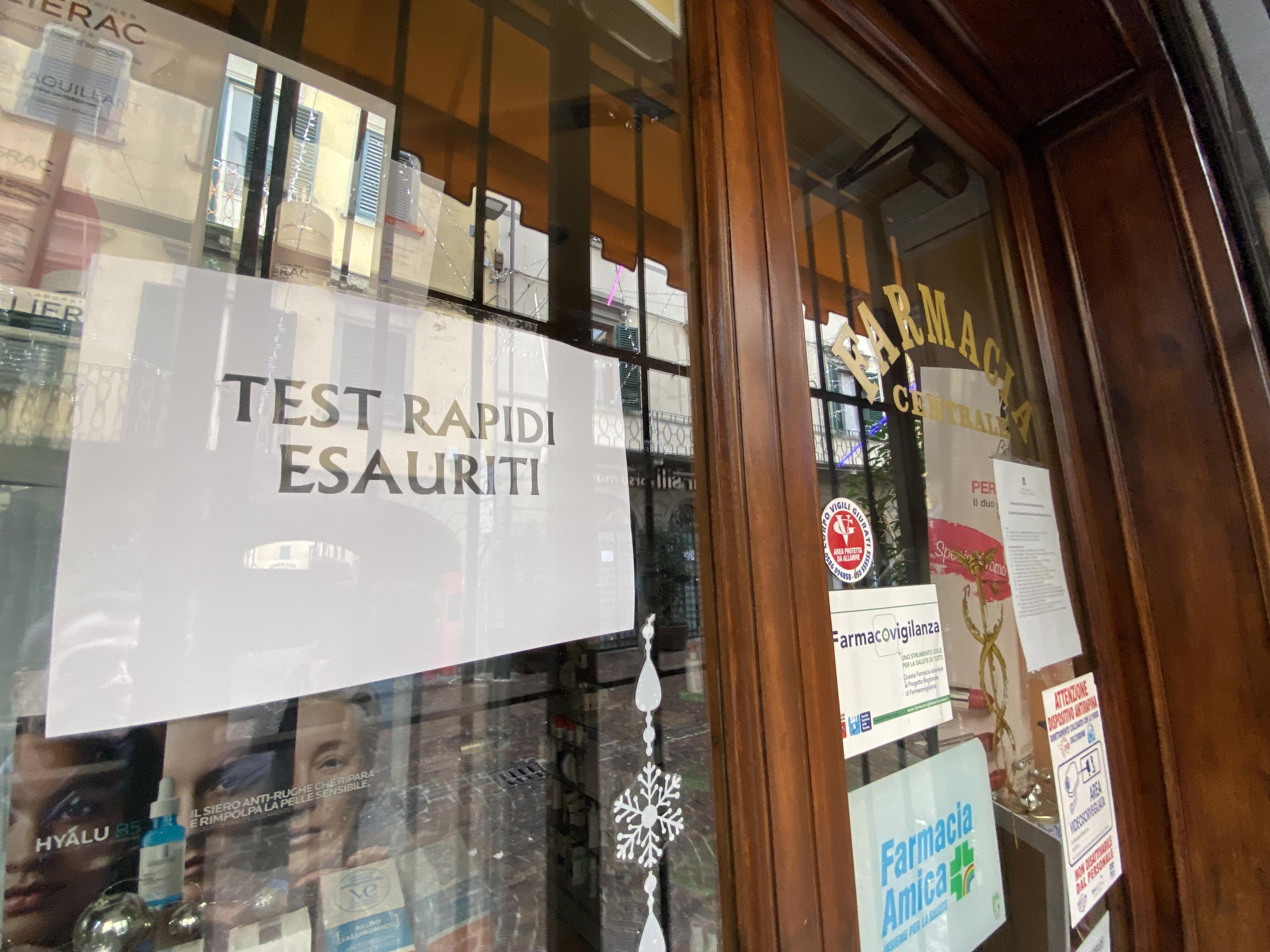 Business tamponi nelle farmacie toscane: ogni giorno si spendono 376mila euro. L'analisi di un maxi giro di affari 