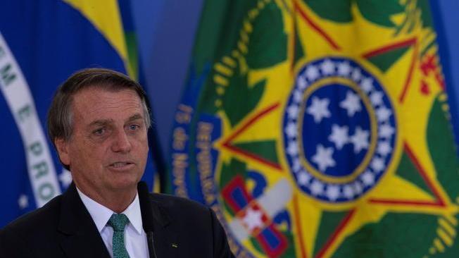 Covid: ritardo nei vaccini pediatrici, Bolsonaro denunciato