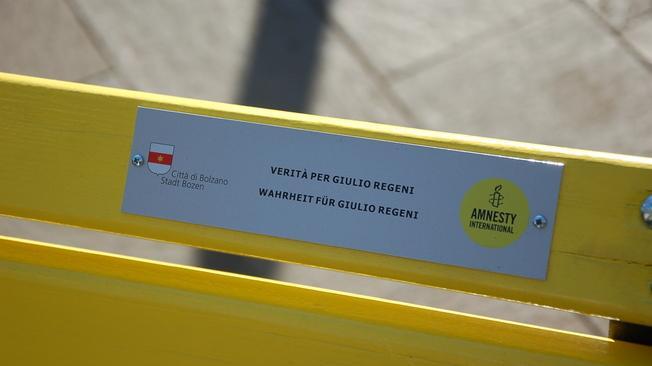 A Bolzano una panchina gialla per ricordare Giulio Regeni
