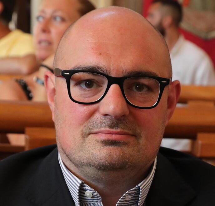 Un piano fallimentare, servono i cassonetti interrati