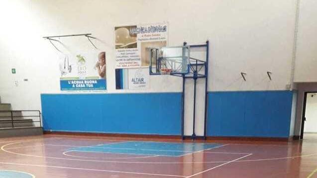 Via ai lavori alla palestra di San Felice per il parquet