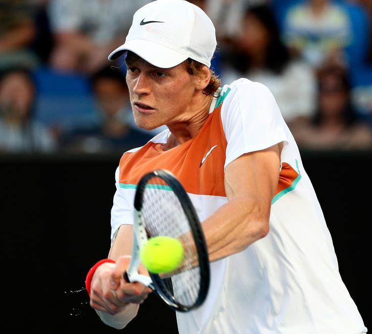 Sinner non si ferma e ora c’è Tsitsipas Berrettini con Monfils per la semifinale