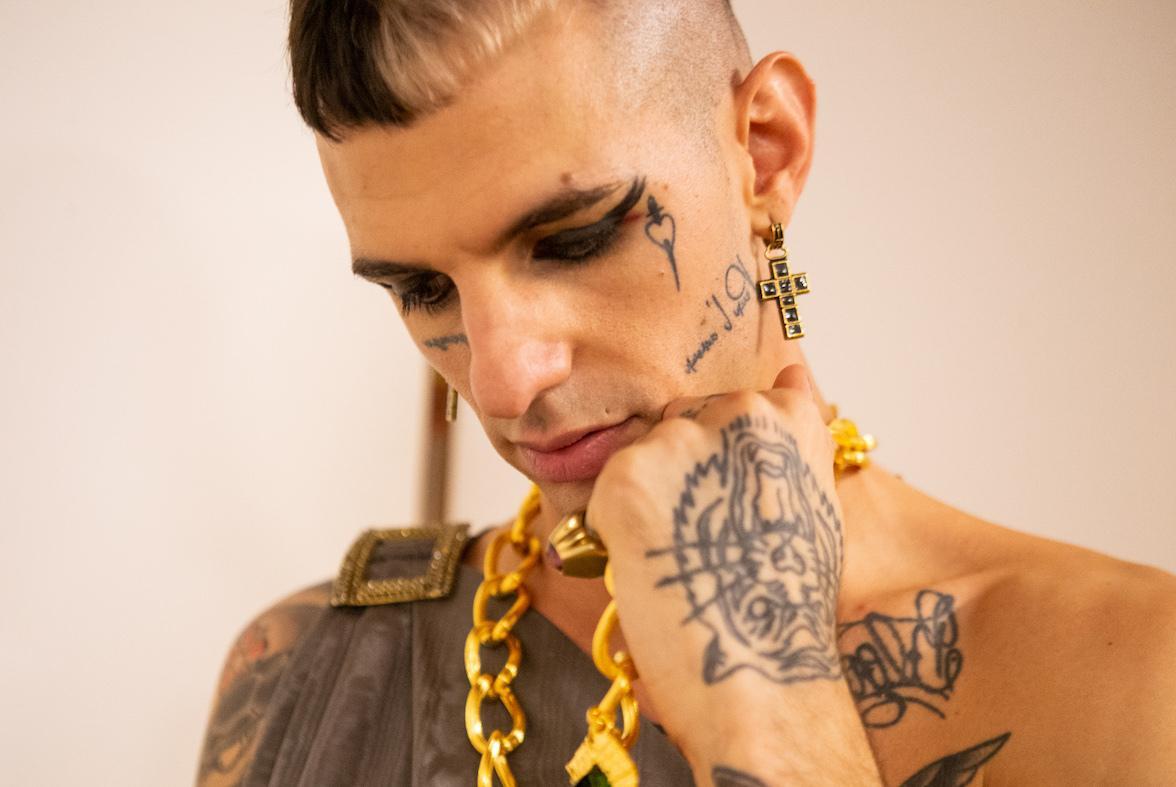 Achille Lauro, una verniciata “black” 