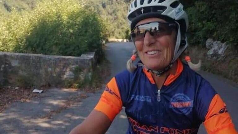 Ciclisti viareggini travolti da un'auto pirata sull'Aurelia, 60enne confessa: "Sono stato io"