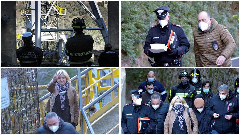 Simona Vasile sulla torre della miniera, un carabiniere porta i documenti e la certificazione verde alla donna, la signora Simona mostra il segno della vittoria: ha ottenuto il Green pass per suo figlio, fine dell’emergenza: Simona Vasile lascia la torre, accompagnata dai carabinieri e dai vigili del fuoco