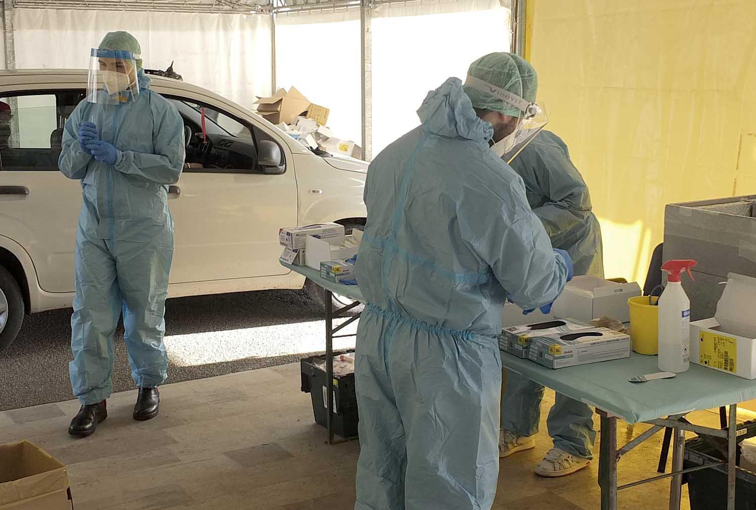 Prima discesa dei contagi Covid in Versilia: non accadeva da quasi tre mesi 