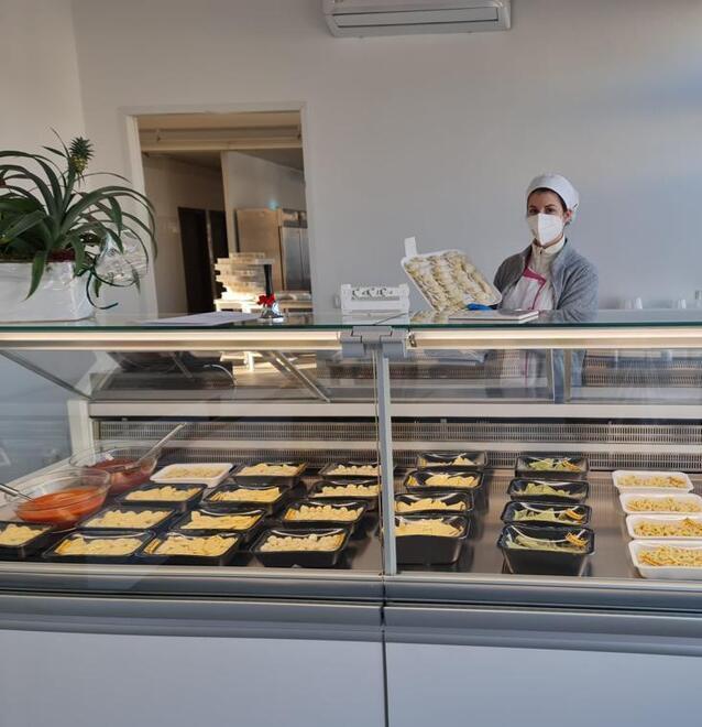 I proprietari dello storico pastificio a Viareggio sfidano la pandemia: «Apriamo un altro negozio» 