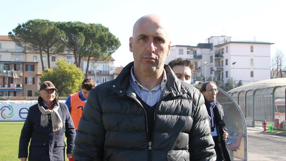 Vincenzo Esposito al Lungobisenzio quando era allenatore dell'Ac Prato