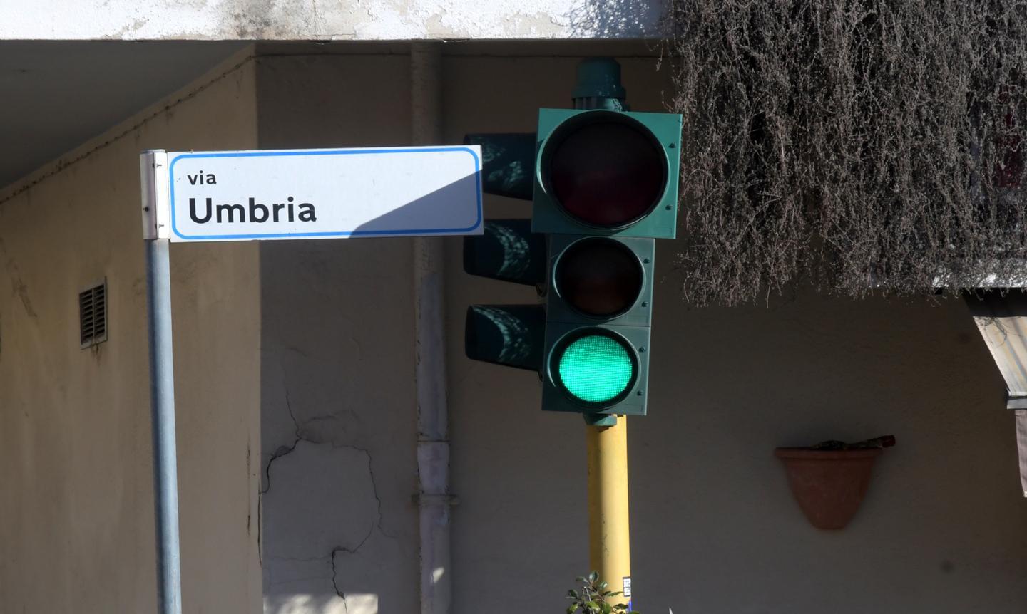Via Umbria un cartello per tutti