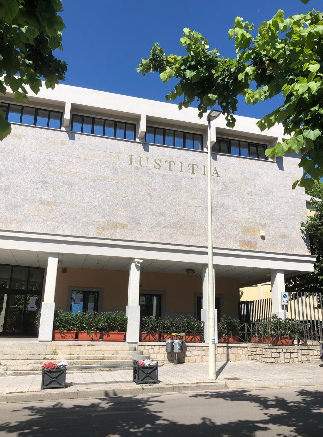 Giovane picchiato e rapinato il gup: «Aggressori a processo» 
