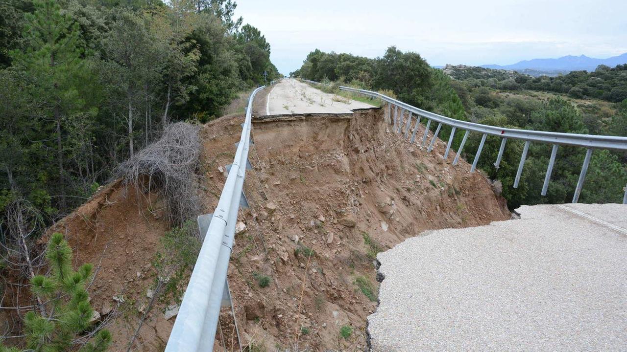 «Nessuna colpa sul crollo della strada»