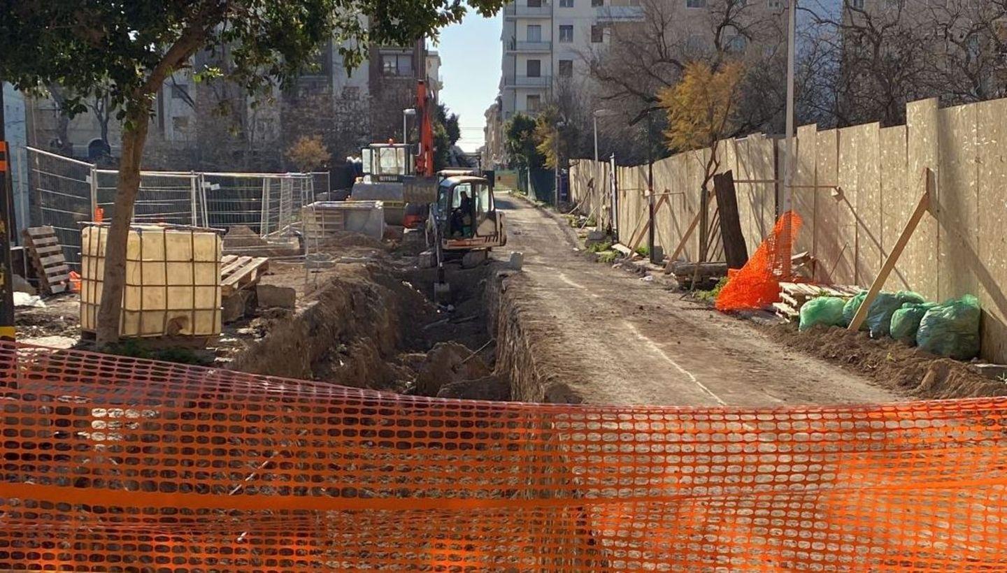 Cavi elettrici tranciati, black out in viale Trento 