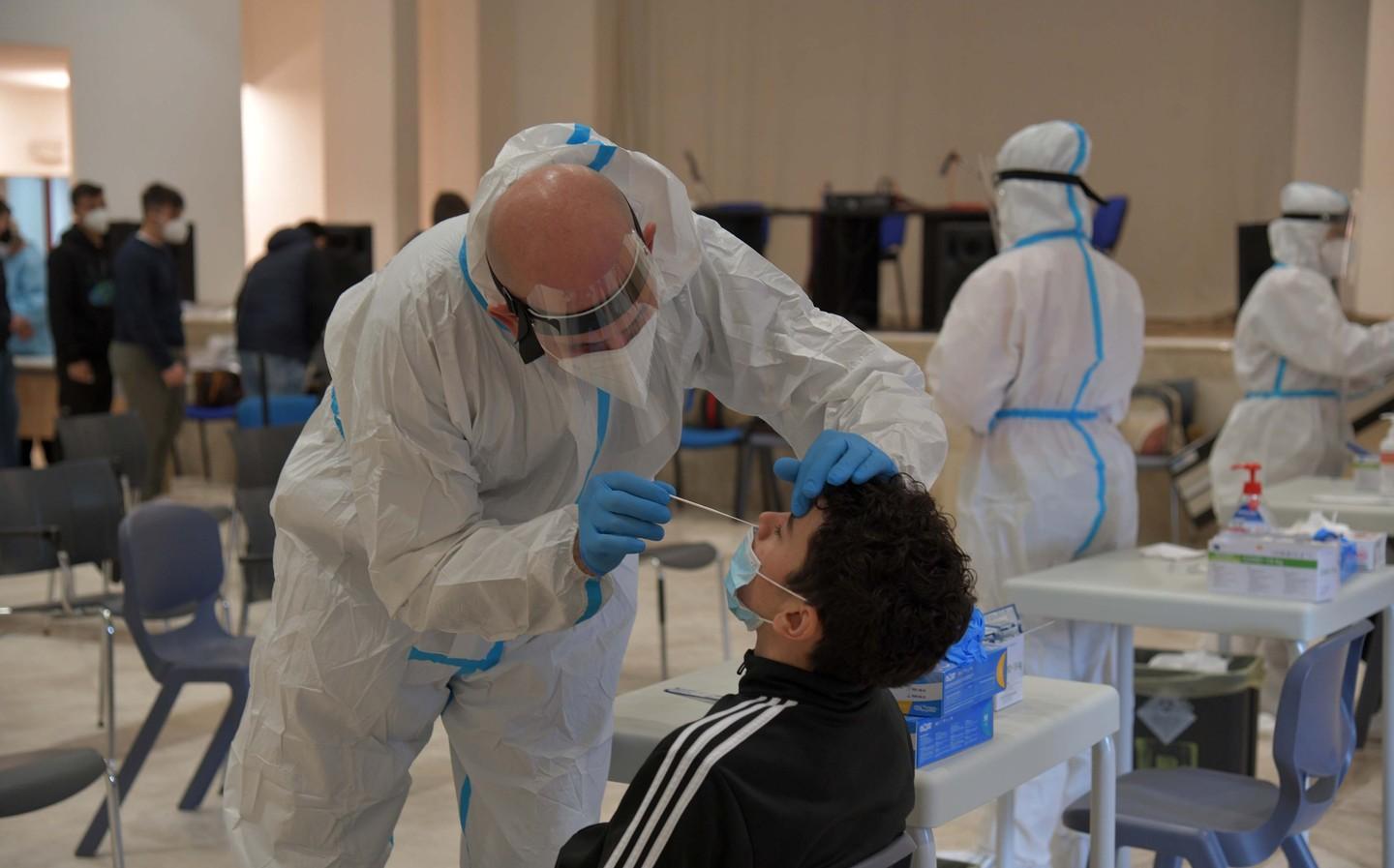 Il Covid blocca le scuole contagiati anche 2 sindaci 