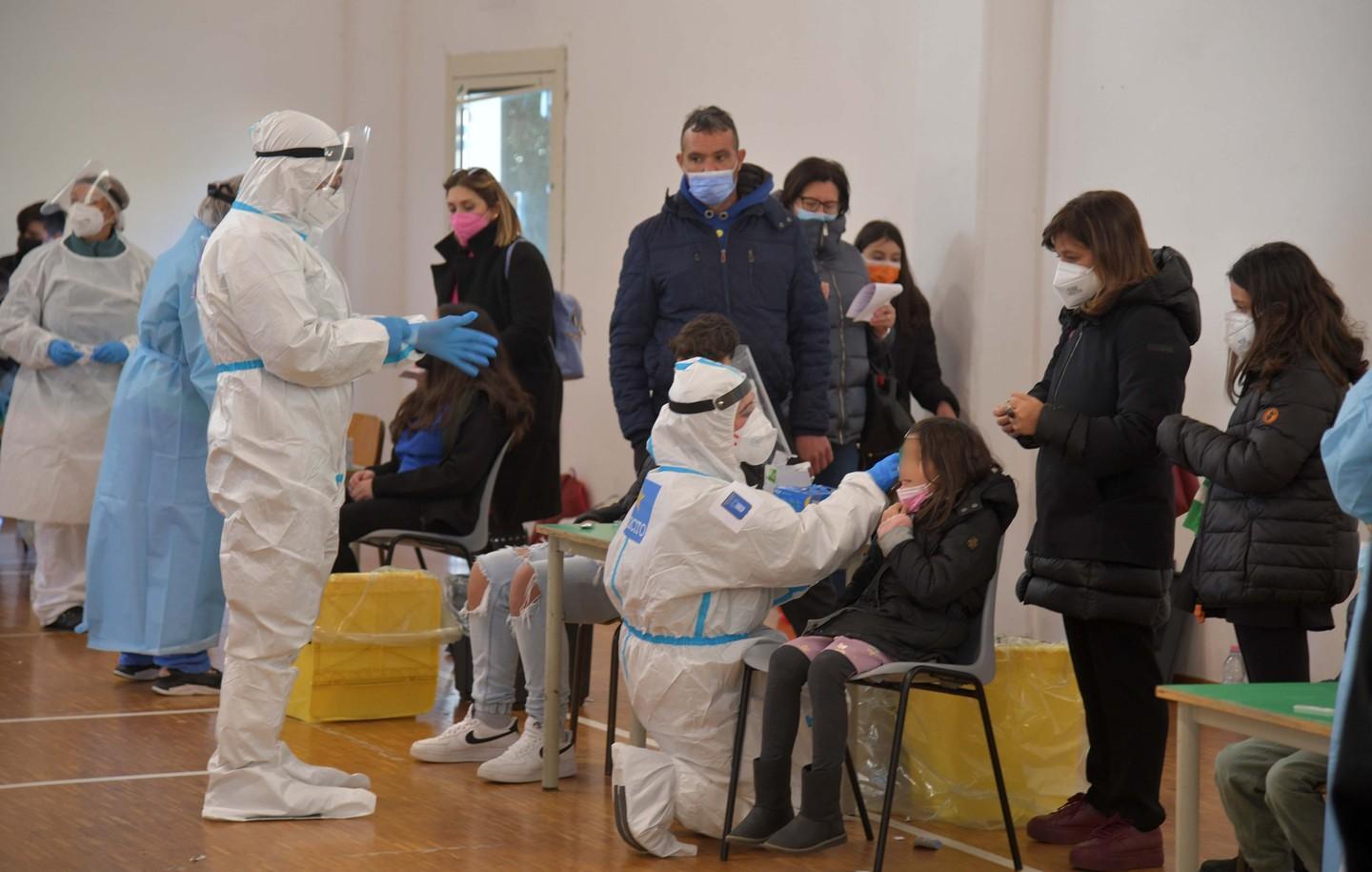 Covid, 617 casi ufficiali. Nizzi: «Sono più di mille» 