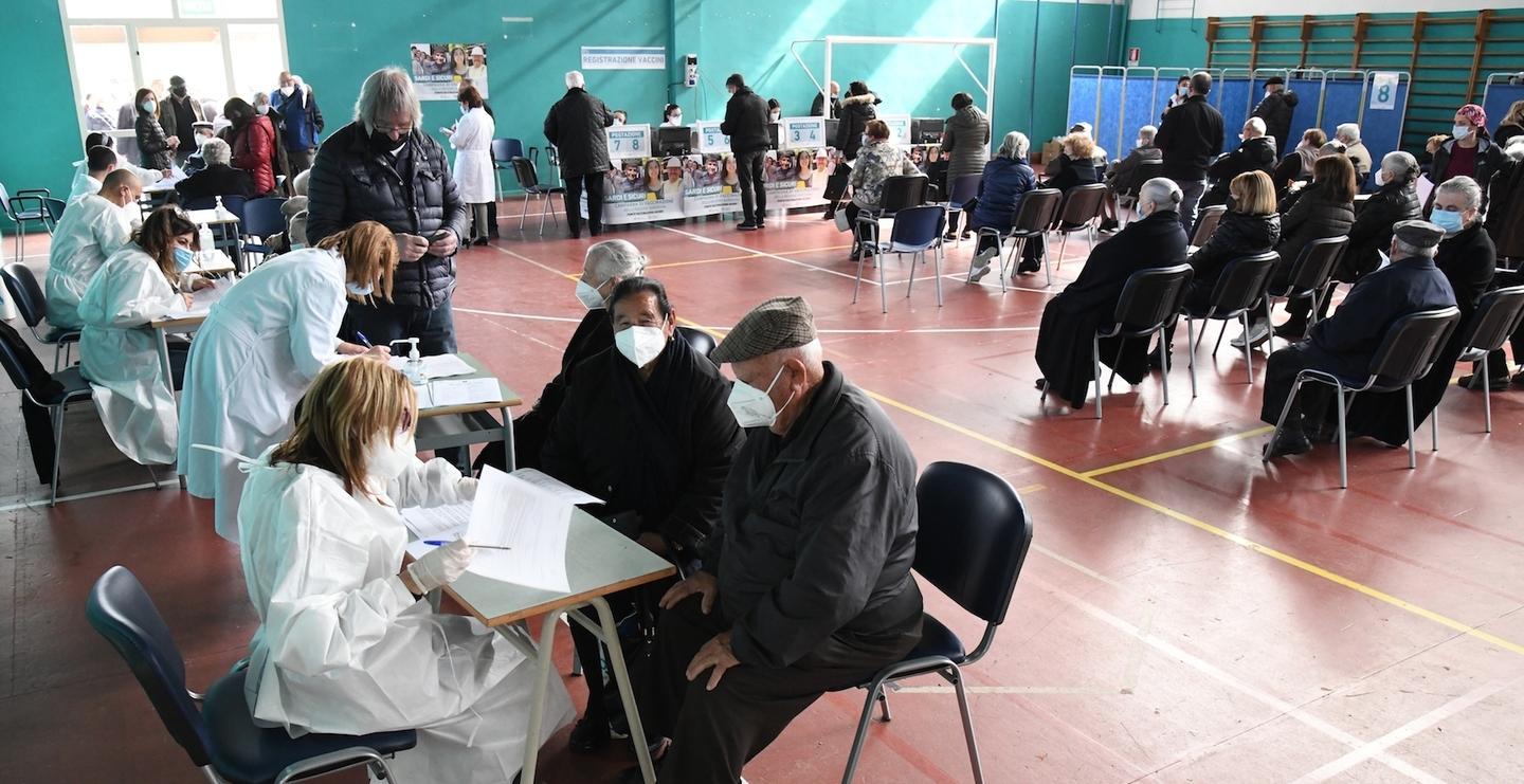 Non può vaccinarsi, infermiera sospesa 