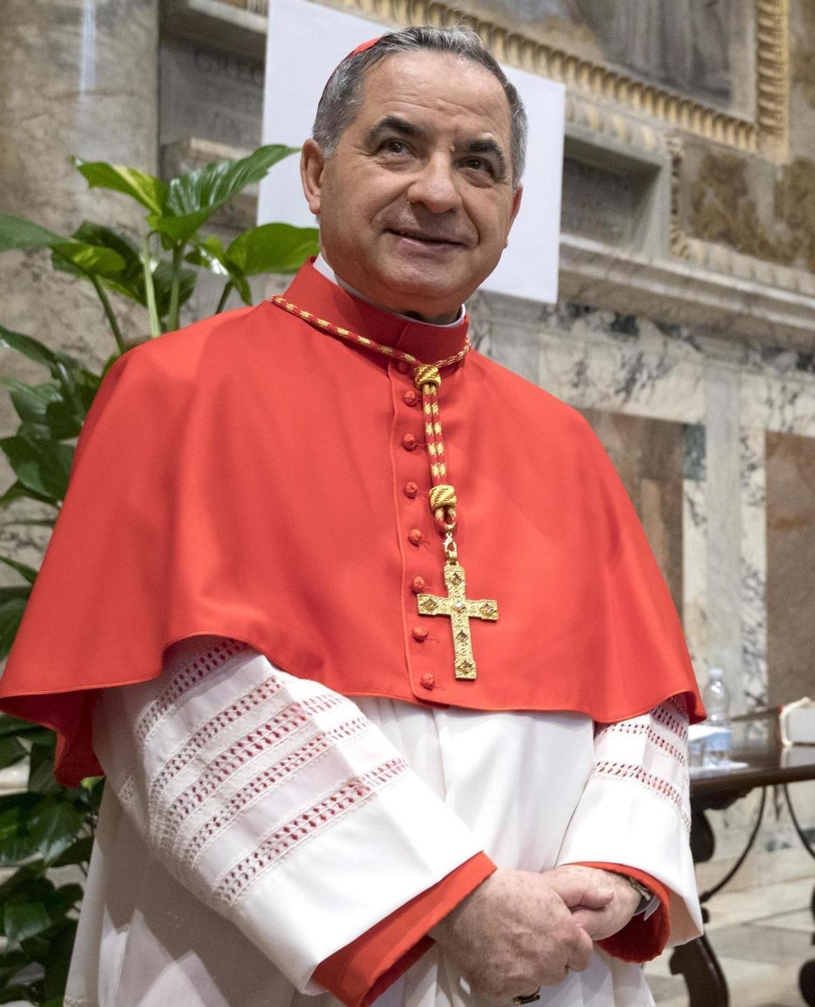 I legali di Becciu: «Processo nullo, non abbiamo gli atti» 