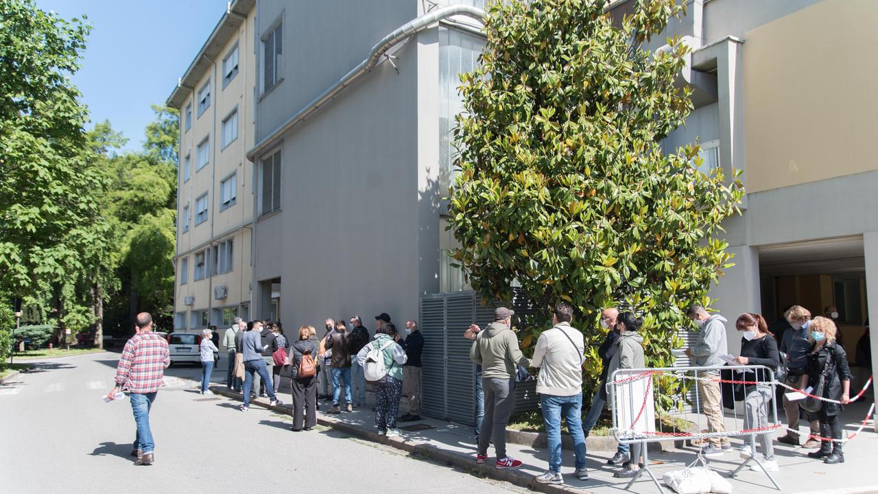 Lucca, in coma a 41 anni dopo AstraZeneca: la famiglia presenta querela in procura