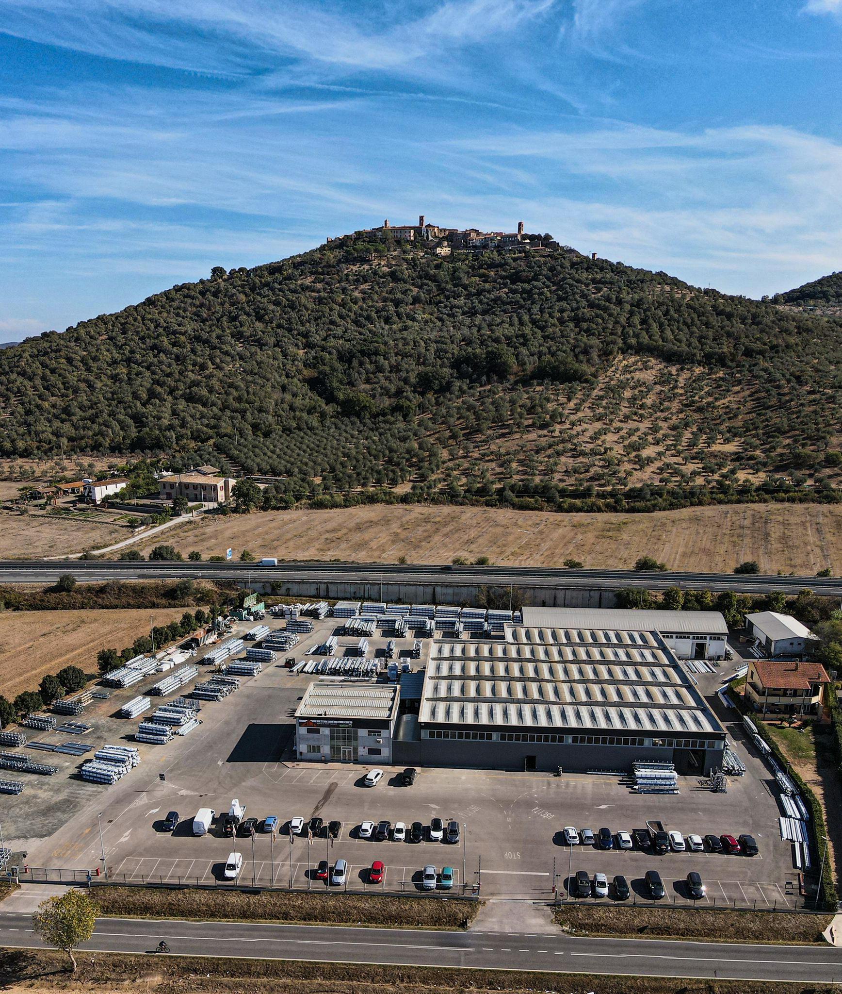 Il nuovo capannone da 4mila metri quadrati di Cima, l’azienda specializzata nella produzione e installazione di infissi di qualità