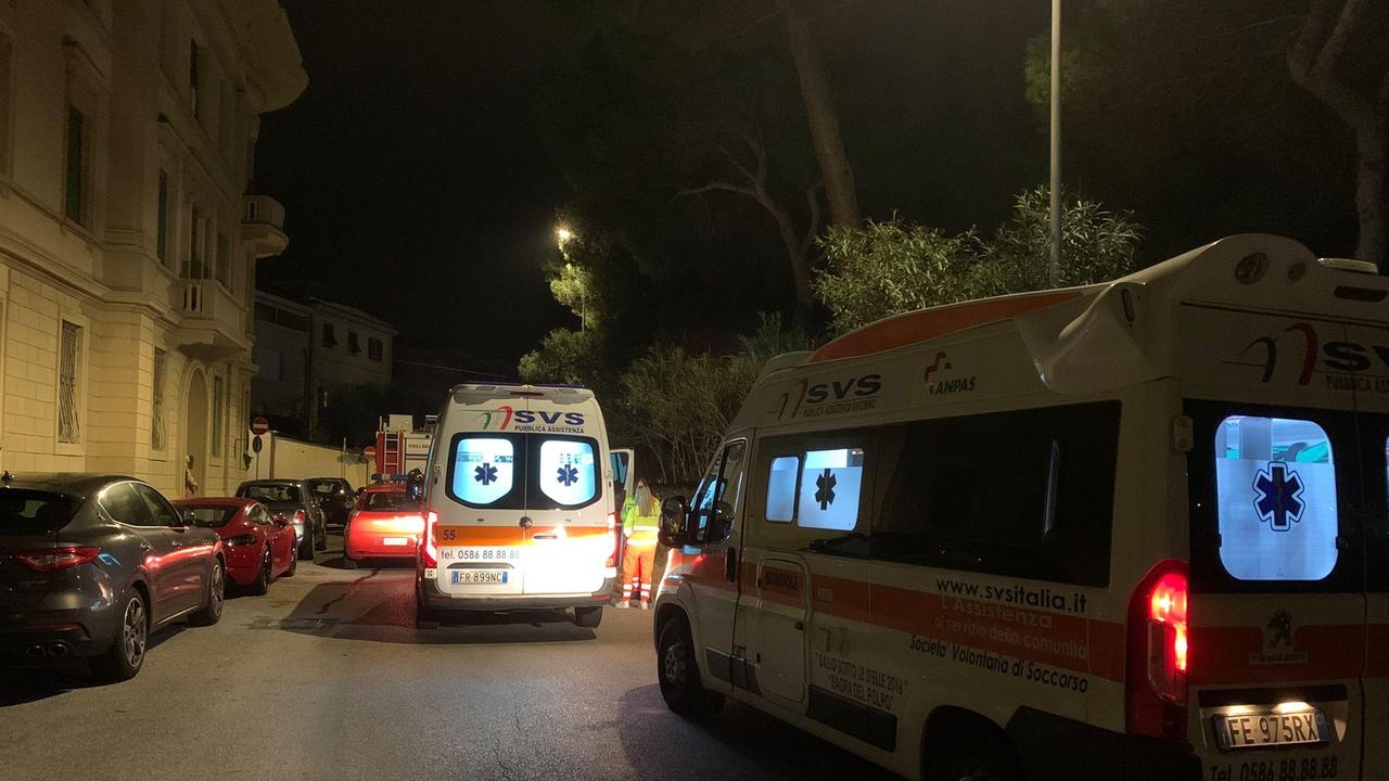 Le ambulanze della Svs sul luogo dell'incendio