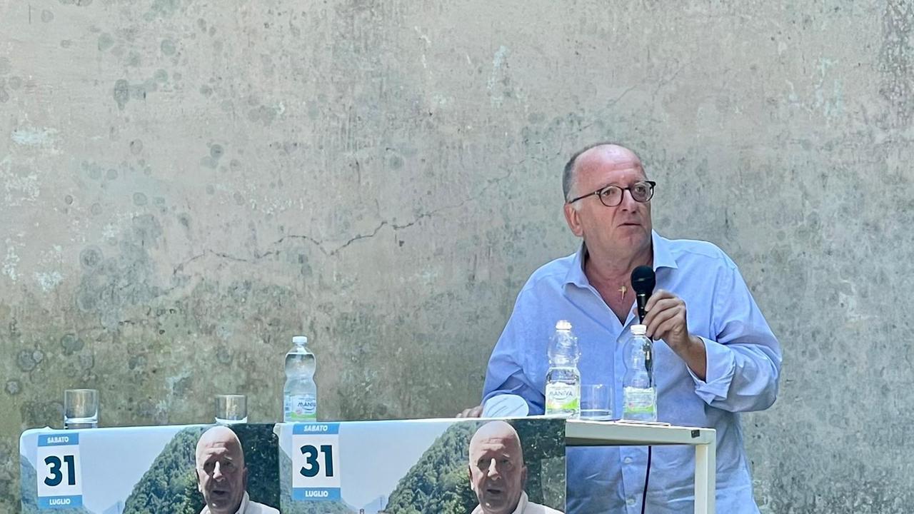 Seravezza, l'auto del Comune aveva la revisione scaduta: la multa sarà pagata dai dipendenti comunali
