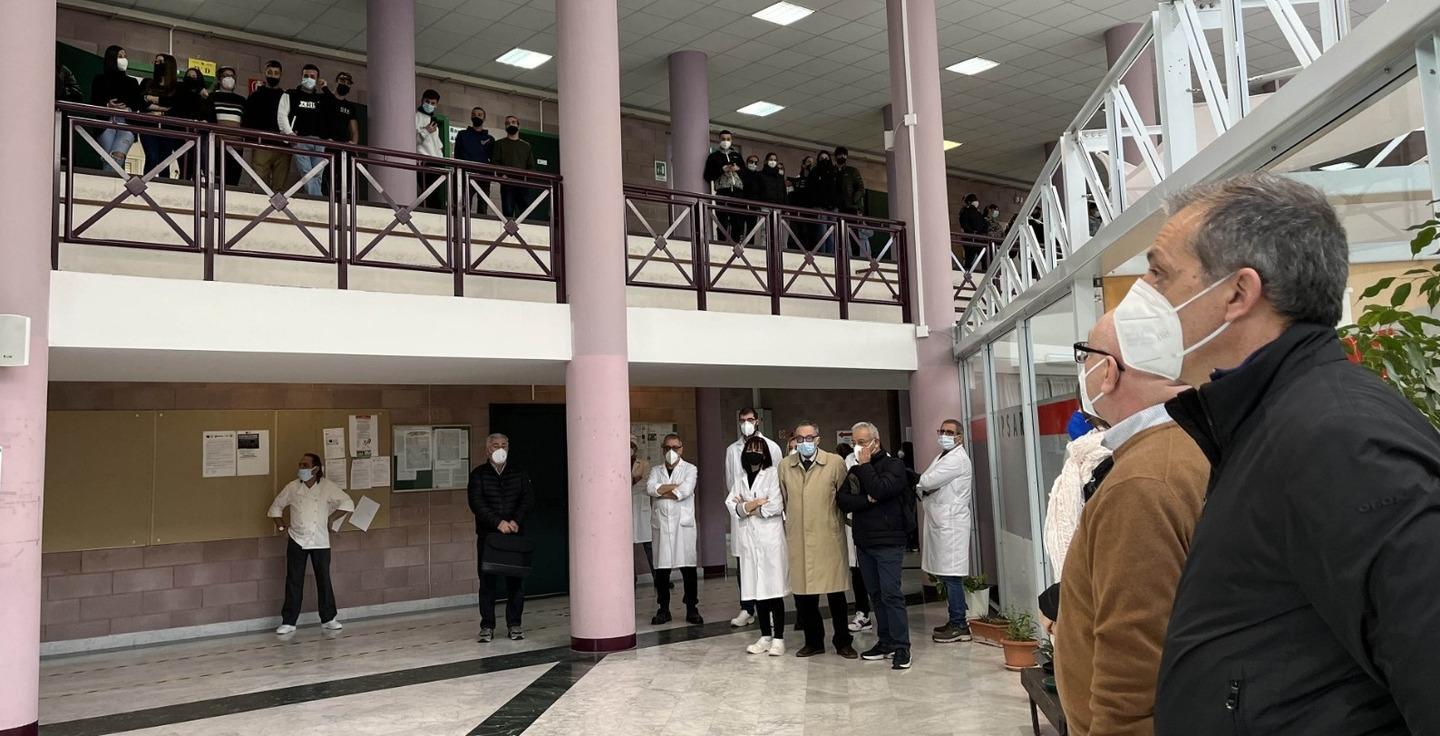 Sassari, dopo la rissa filmata la scuola scende in campo: «Salviamo i nostri ragazzi» 