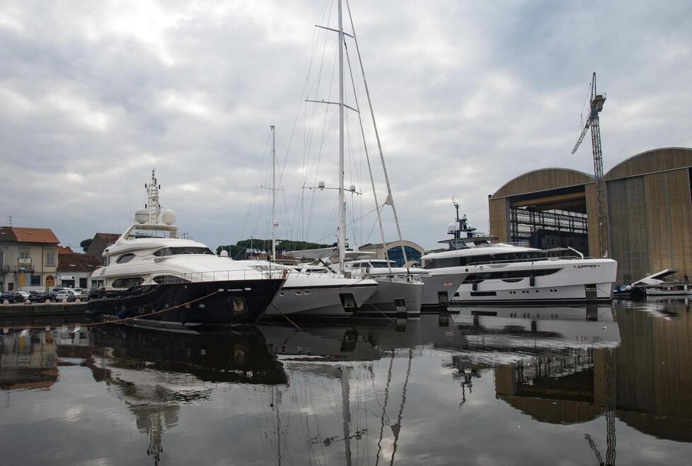 Barche ormeggiate nel porto di Viareggio