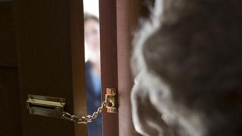 Sottrae a un’anziana i risparmi di una vita consulente denunciata per truffa aggravata