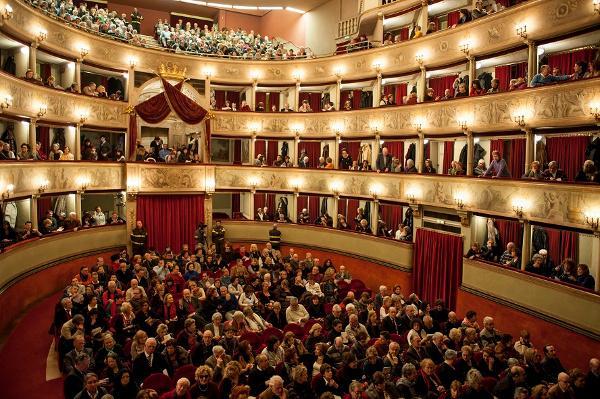 Il Teatro del Giglio a Lucca