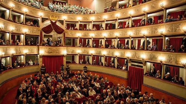 Il Teatro del Giglio a Lucca
