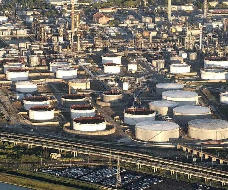 Lo stabilimento Eni
