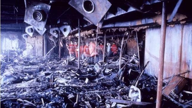 Il primo sopralluogo dei vigili del fuoco sul Moby (FOTO MASSIMOSESTINI)