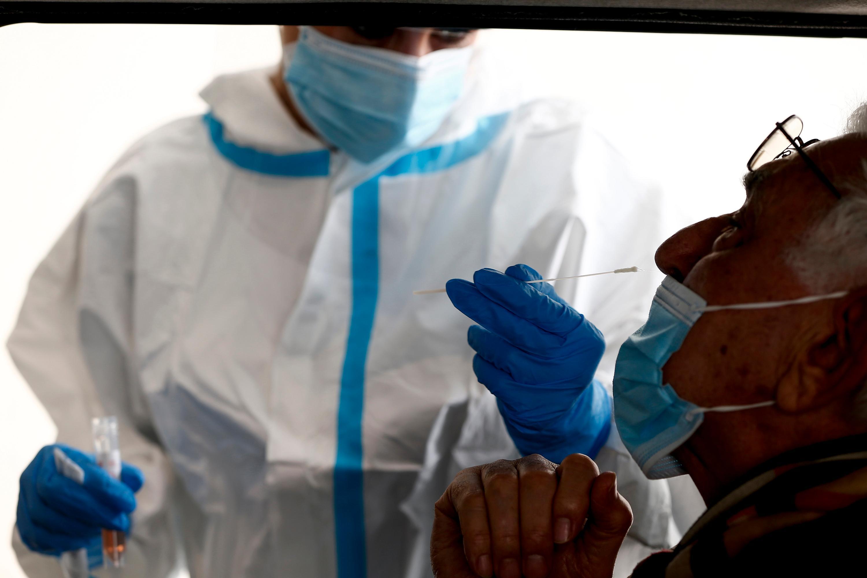 Coronavirus, 14 ricoveri e 1.167 positivi nel Ferrarese