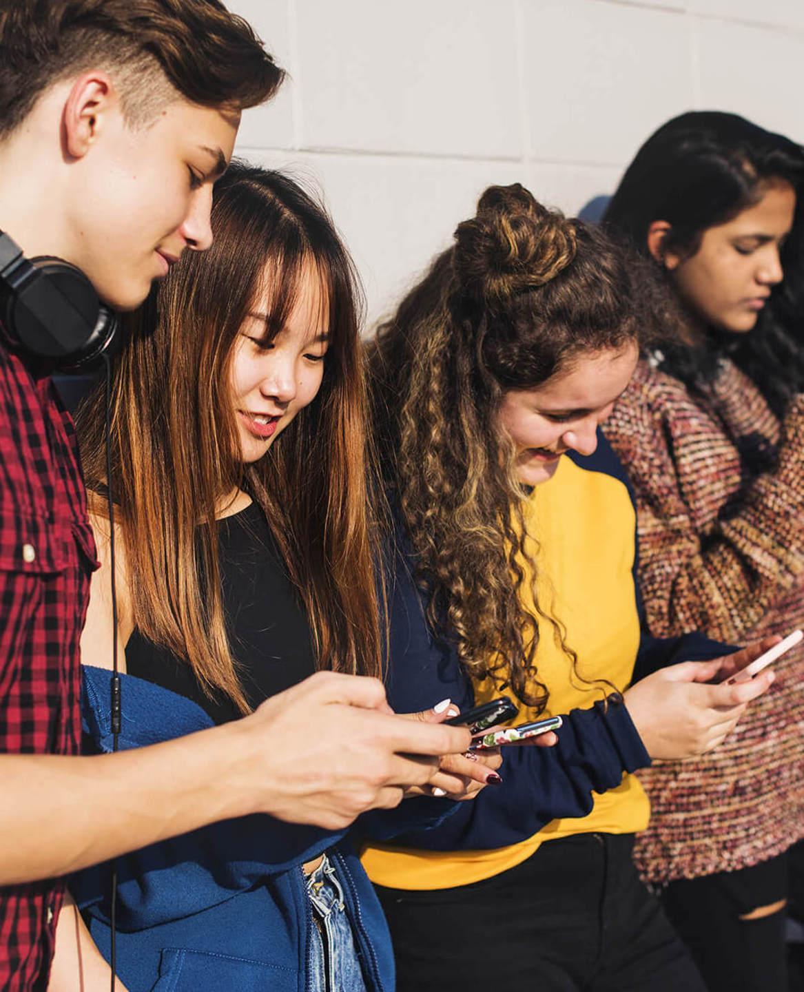 Ozieri, giovani e adulti a lezione di smartphone 