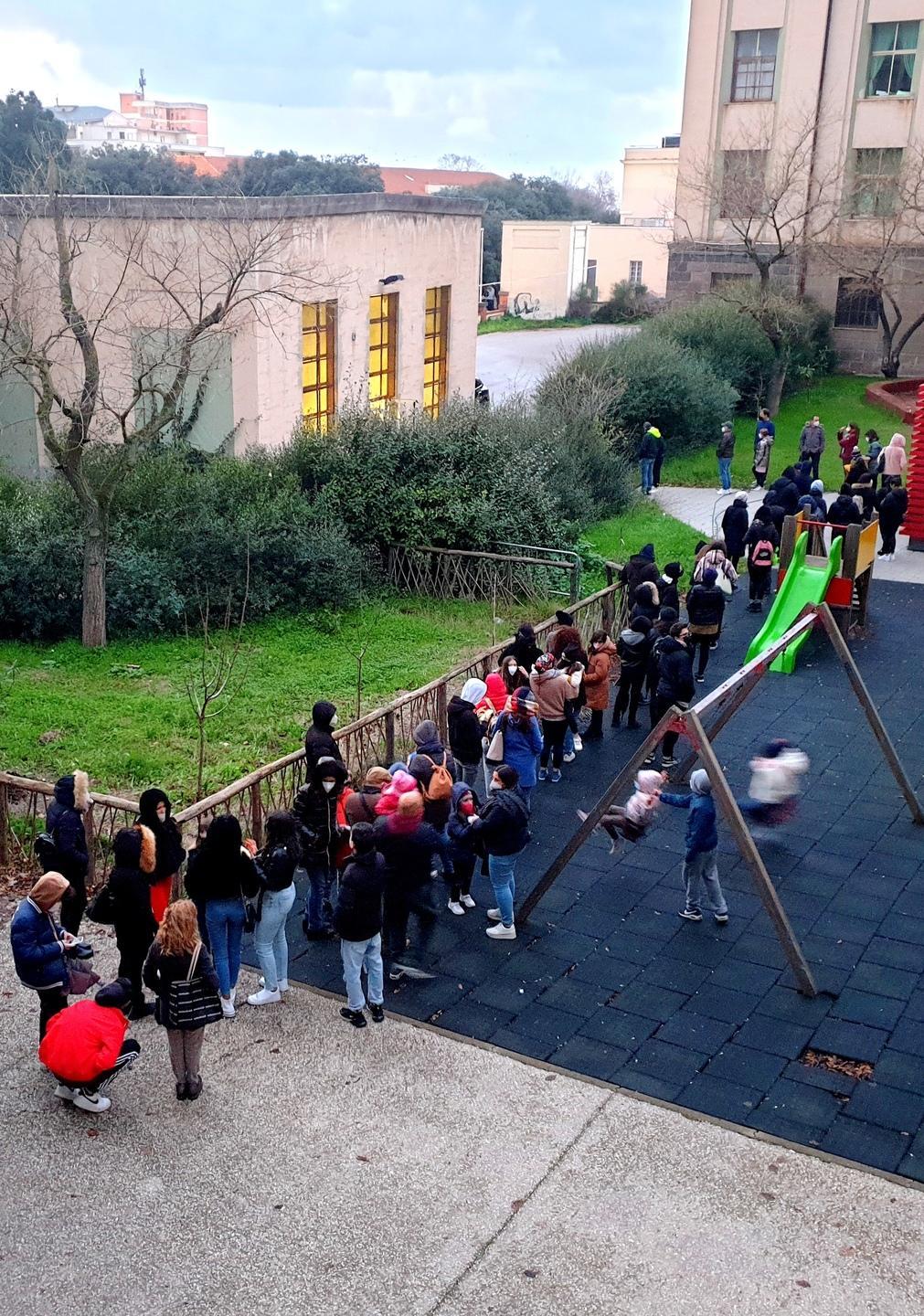 Tamponi, un salasso per le famiglie con figli piccoli 