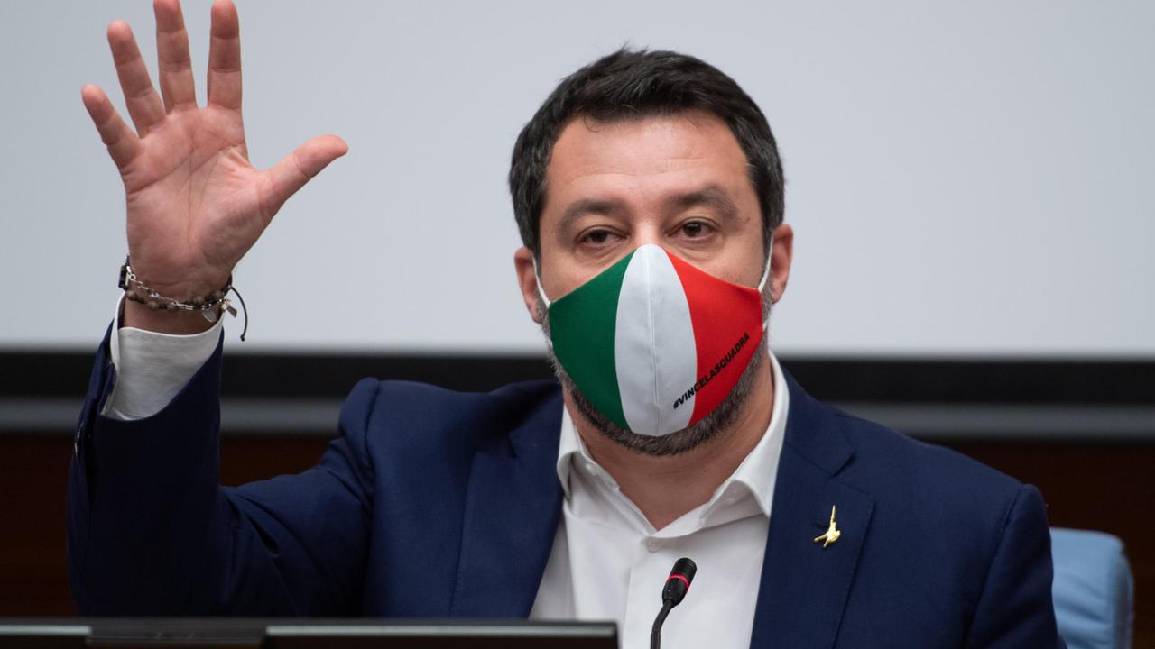 Salvini sblocca la corsa al Quirinale: "Chiediamo a Mattarella di ripensarci"