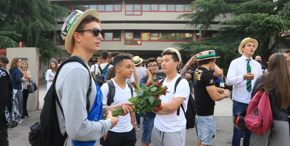 Tutti pazzi per il tecnico industriale Buzzi e il preside non sa dove mettere gli studenti 